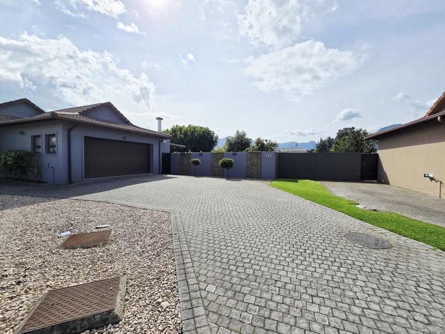 3 Bedroom Property for Sale in Earls Court Lifestyle Estate Western Cape